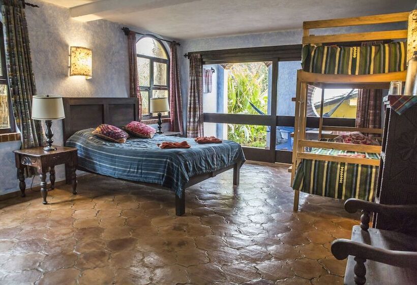سوییت خانوادگی, La Iguana Perdida   Hostel