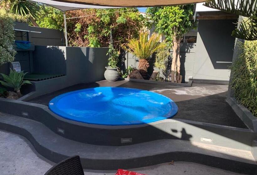 Студия Стандарт, Mitchell S Guesthouse
