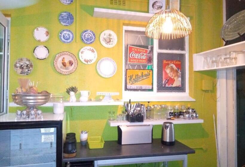 Студия Стандарт, Mitchell S Guesthouse