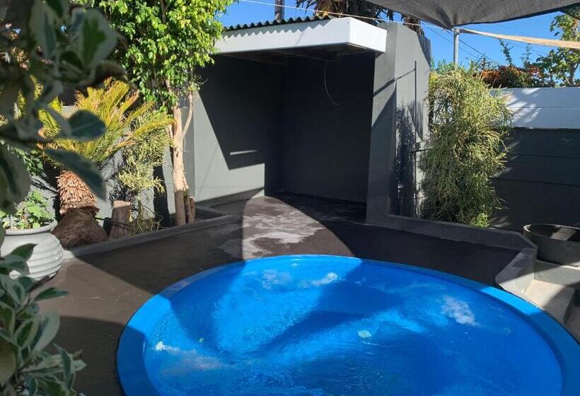 Студия Стандарт, Mitchell S Guesthouse