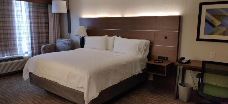 Номер Стандарт Кровать Кинг Адаптированный для Инвалидов, Holiday Inn Express Hotel & Suites Dallas Fort Worth Airport South, An Ihg