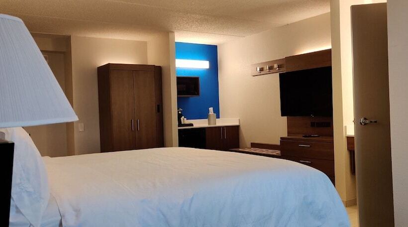 Номер Стандарт, Holiday Inn Express Hotel & Suites Dallas Fort Worth Airport South, An Ihg