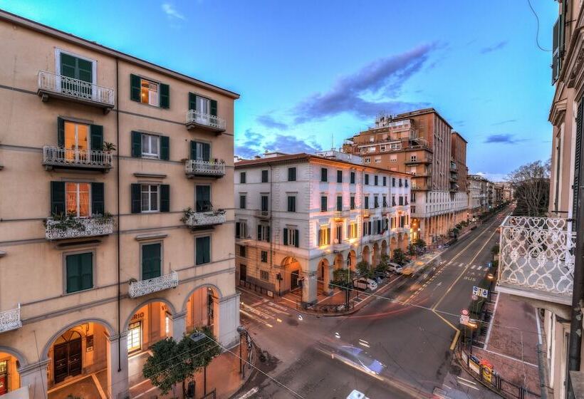 غرفة ديلوكس مطلة على المدينة, La Spezia By The First  Luxury Rooms & Suites