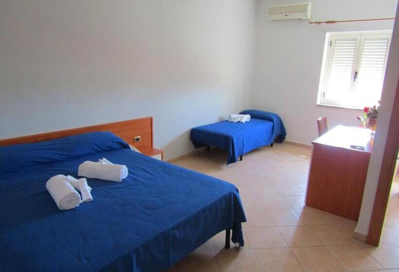 Номер Стандарт Трехместный, Grand Hostel Calabria