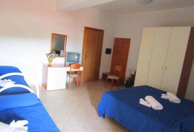 Четырехместный Номер Стандарт, Grand Hostel Calabria