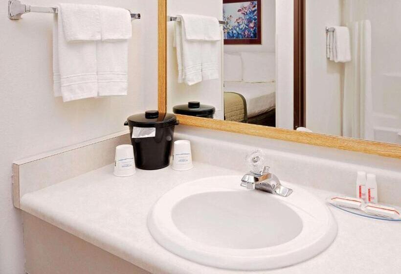 Люкс Deluxe Кровать Кинг, Baymont By Wyndham St. Joseph/stevensville