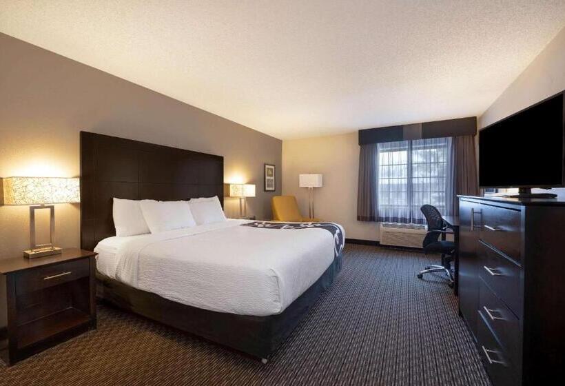 스탠다드 룸 킹사이즈 침대, La Quinta By Wyndham Cleveland Macedonia