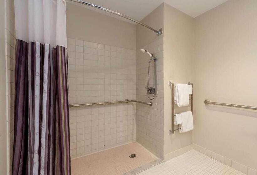 장애인을 위한 스탠다드 룸, La Quinta By Wyndham Cleveland Macedonia