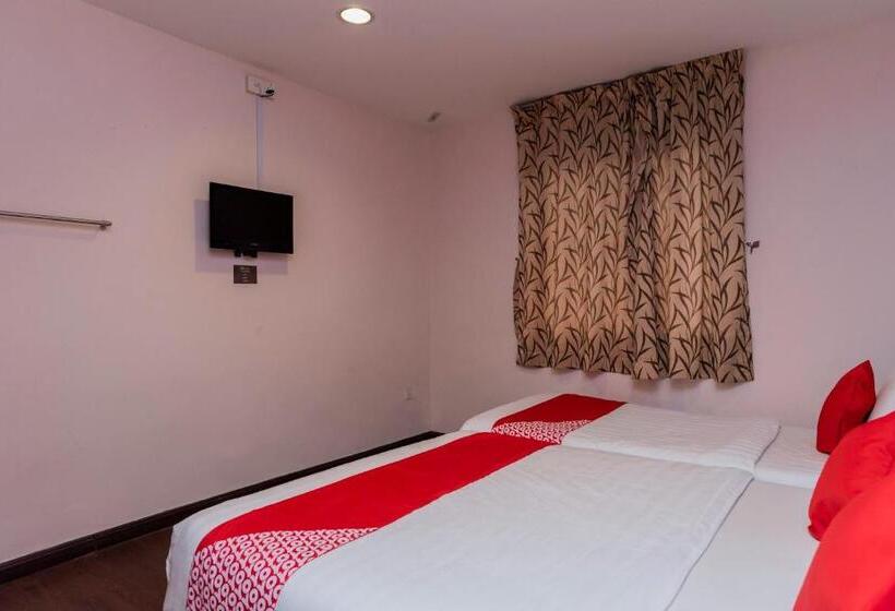 اتاق لوکس سه تخته, 98 Hotel By Oyo Rooms