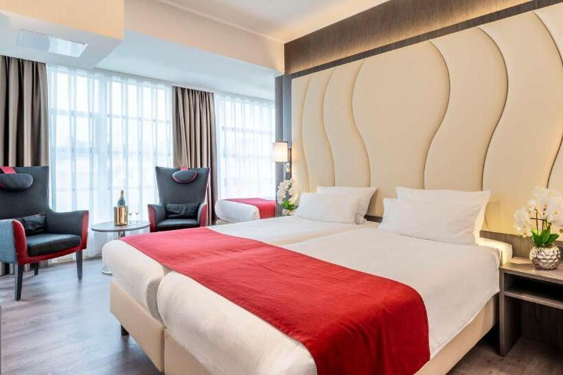 Номер Стандарт Трехместный, Plaza Premium Den Haag City Center