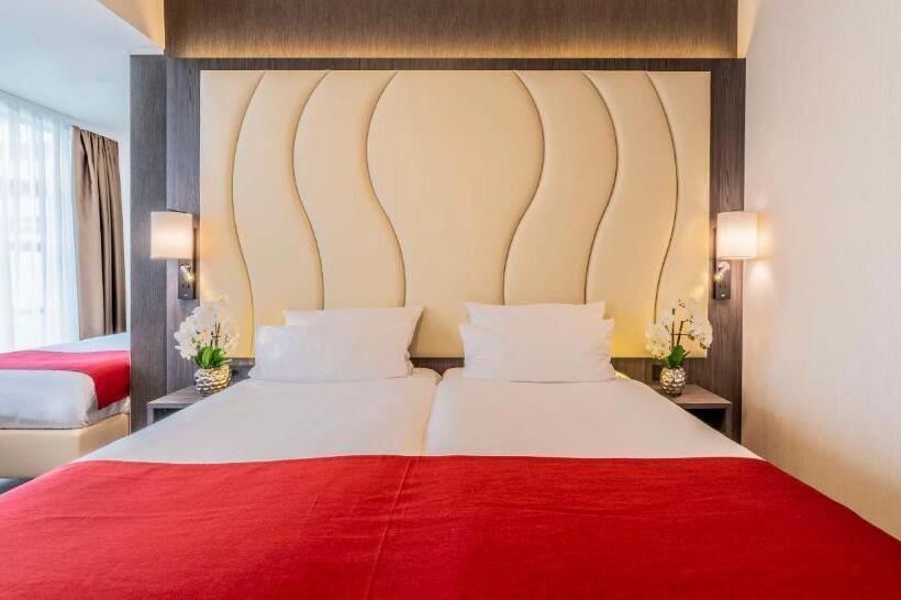 Номер Стандарт Трехместный, Plaza Premium Den Haag City Center