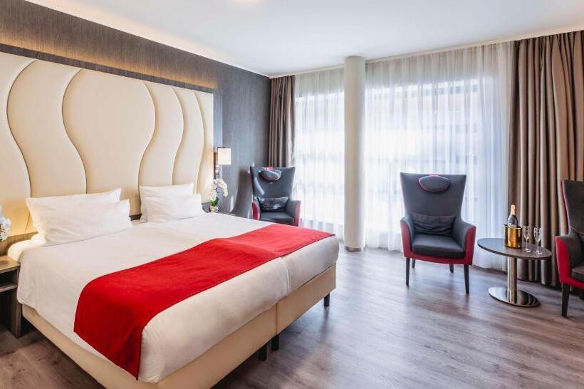 Четырехместный Номер Стандарт, Plaza Premium Den Haag City Center