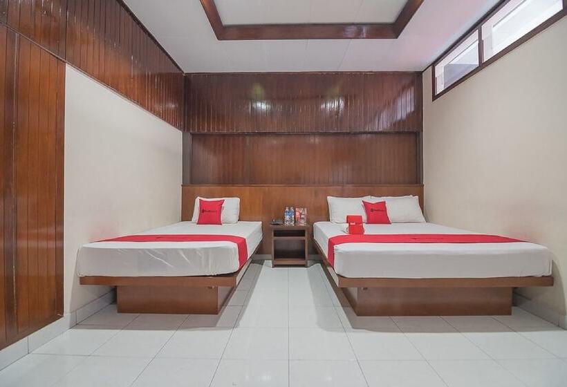 Семейный Номер, Reddoorz Plus Near Museum Geologi Bandung
