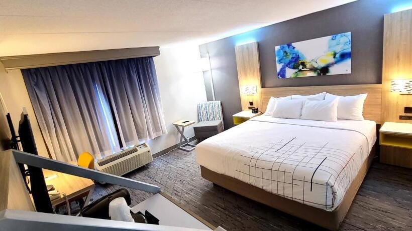 Номер Стандарт Кровать Кинг Адаптированный для Инвалидов, La Quinta By Wyndham Lexington Park   Patuxent