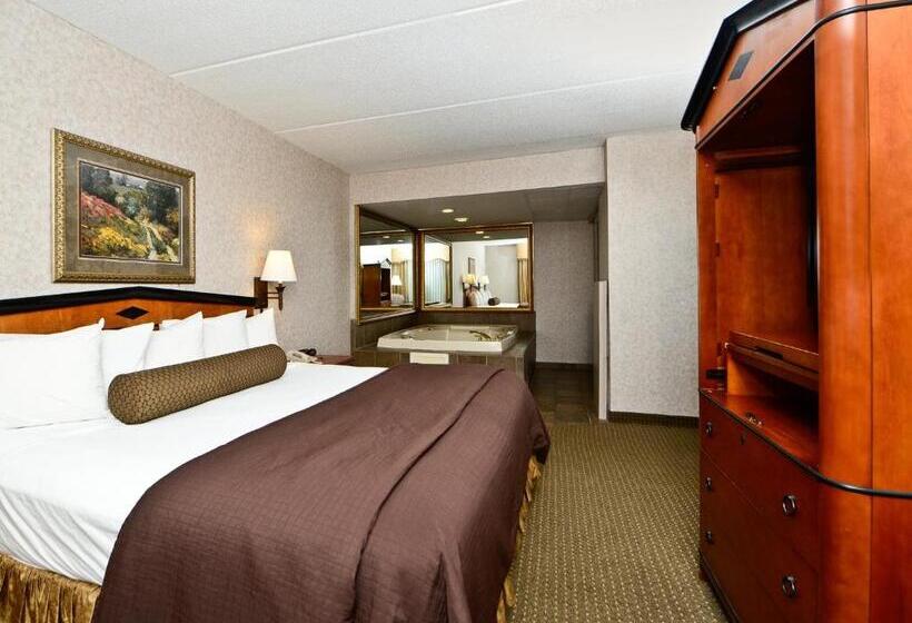 Люкс Superior 2 Спальни, Ramada By Wyndham Plymouth Hotel & Conference Center