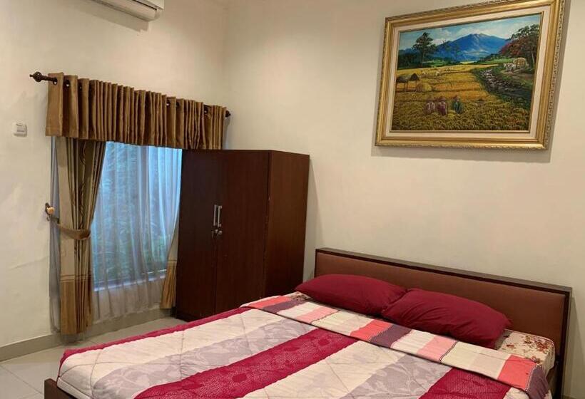 Номер Deluxe, Sinergi Hotel Tretes