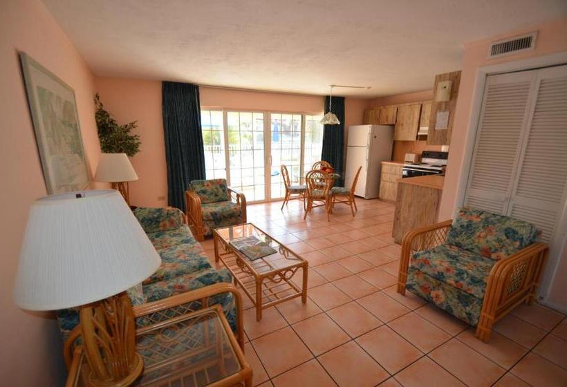 Апартаменты 1 Спальня Вид на Бассейн, Breezy Palms Resort