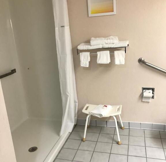 带大床的标准间, Days Inn By Wyndham Panama City