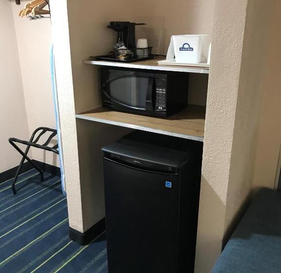 带大床的套房, Days Inn By Wyndham Panama City