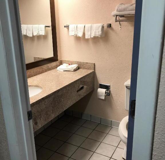 带大床的套房, Days Inn By Wyndham Panama City