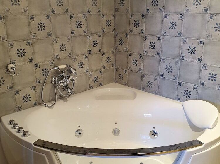 スタンダードルーム, Domaine Les Bayles   Chambres D Hôtes