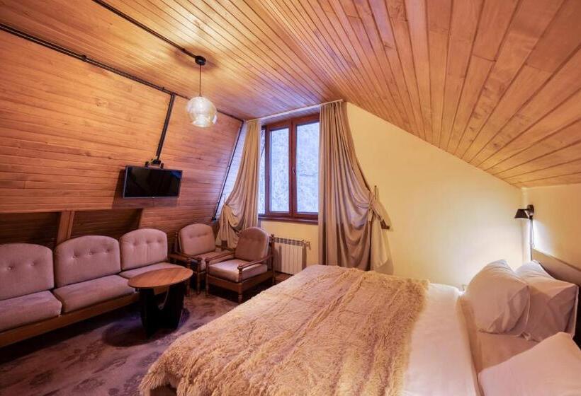 Семейный Номер Вид на Горы, Alpine Castle
