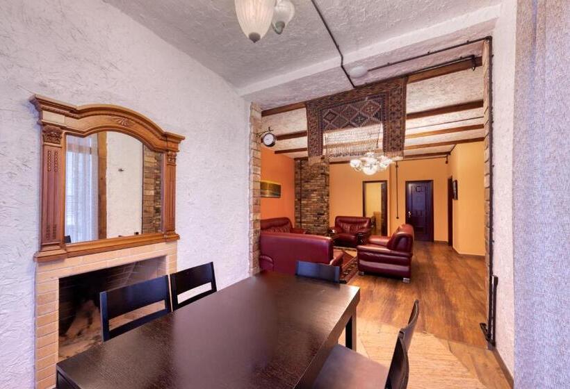 Family Suite, Alpine Castle