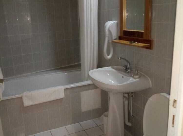 Номер Стандарт Трехместный, L Hostellerie De La Rivière