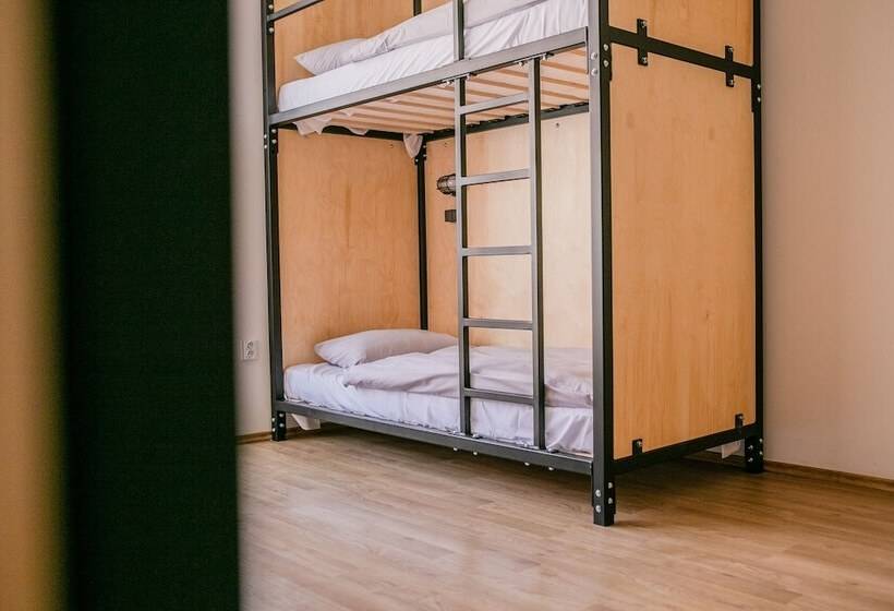 تختخواب در اتاق مشترک, Schöndorf Hostel   Virtual Reception