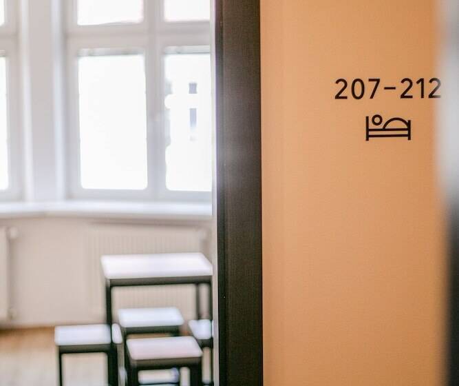 تختخواب در اتاق مشترک, Schöndorf Hostel   Virtual Reception