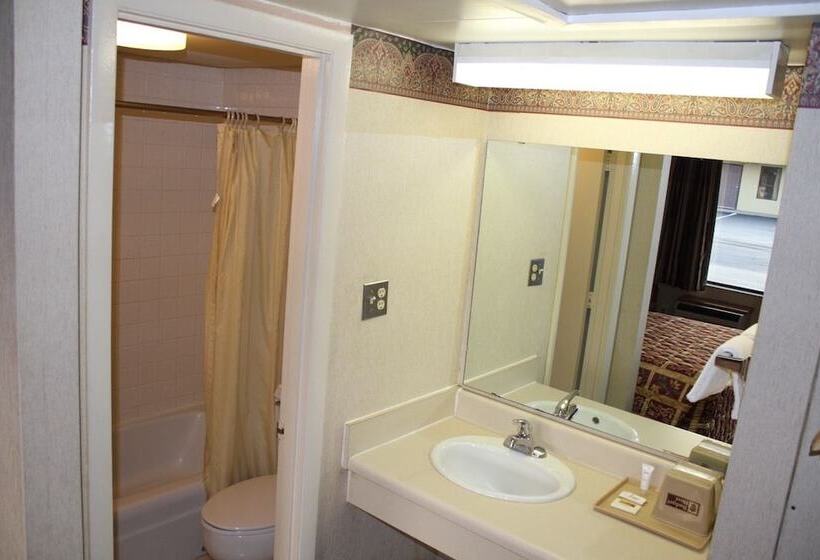 스탠다드 룸 더블 침대 2개, Budget Host Inn Bristol