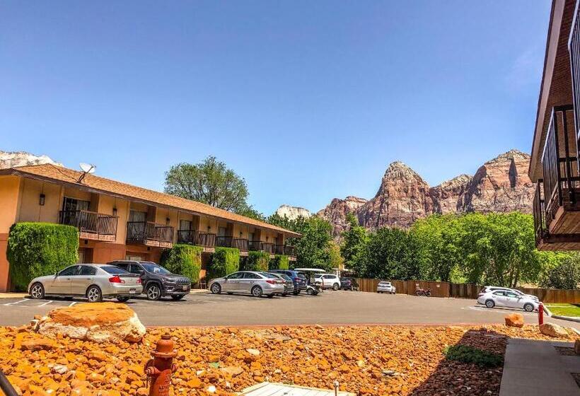 Номер Стандарт, Bumbleberry Inn