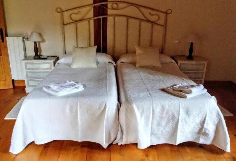 Family Suite, Trisileja En Novales