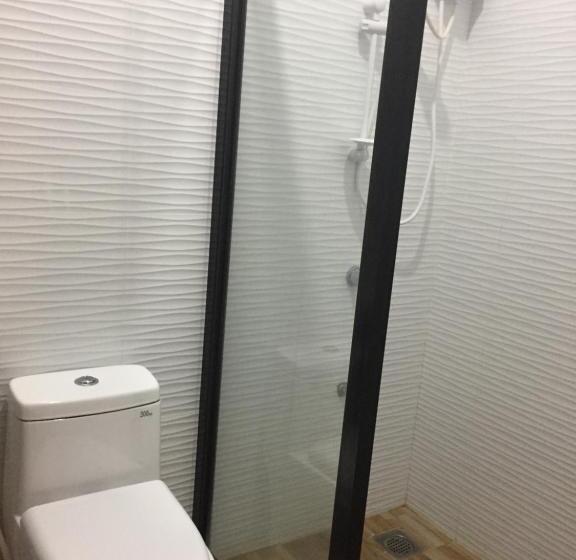 豪华单人间, Hollywood Suites