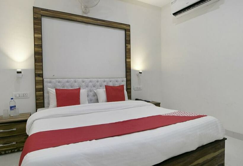 Номер Deluxe, Oyo 37441 Crown Resorts