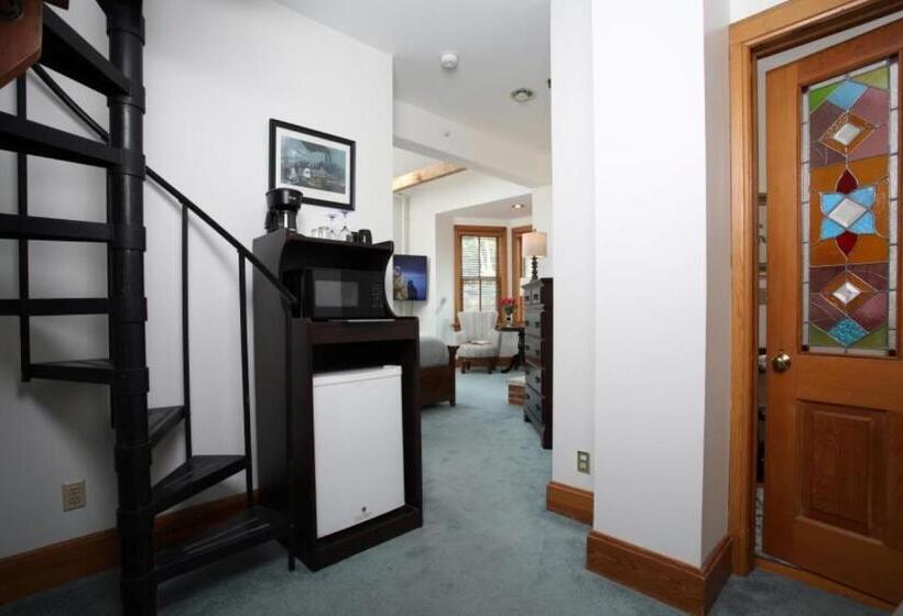 스위트 킹사이즈 침대, Riverboat Suites