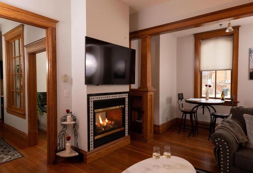 프레지덴셜 스위트, Riverboat Suites