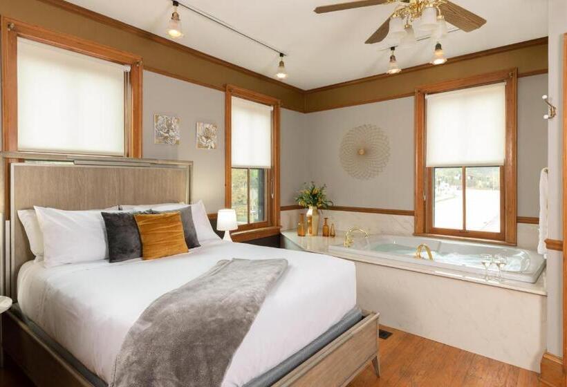 디럭스 스위트, Riverboat Suites