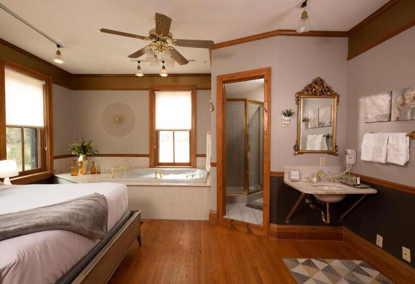디럭스 스위트, Riverboat Suites