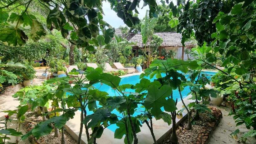 Трежместный Номер Economy, Salama & Mbuyuni Bungalows