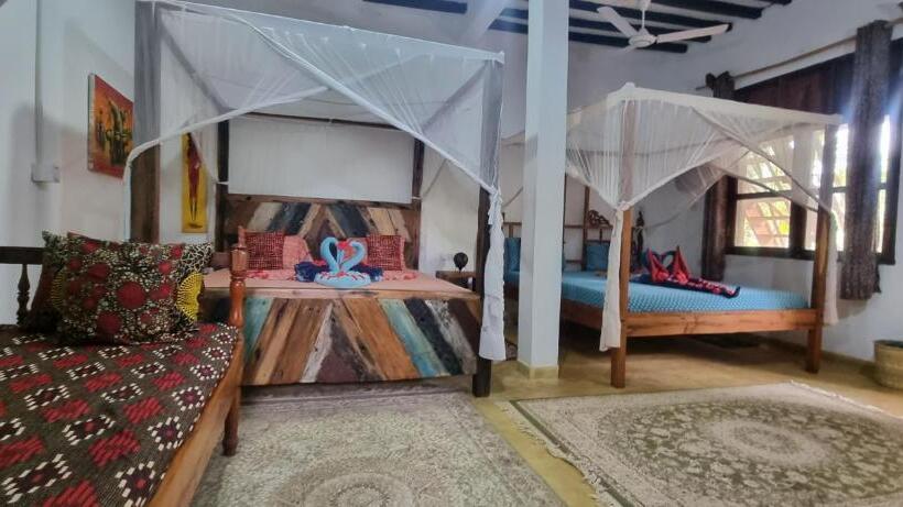 Семейное Студио, Salama & Mbuyuni Bungalows