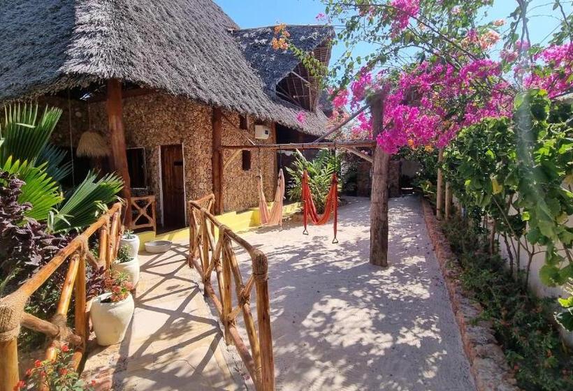 Трежместный Номер Economy, Salama & Mbuyuni Bungalows