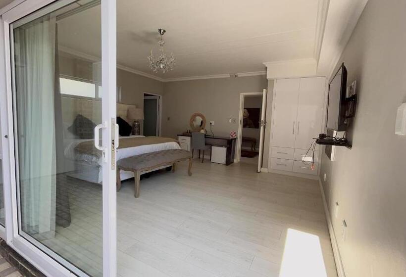 اتاق لوکس سه تخته, Niche Guesthouse