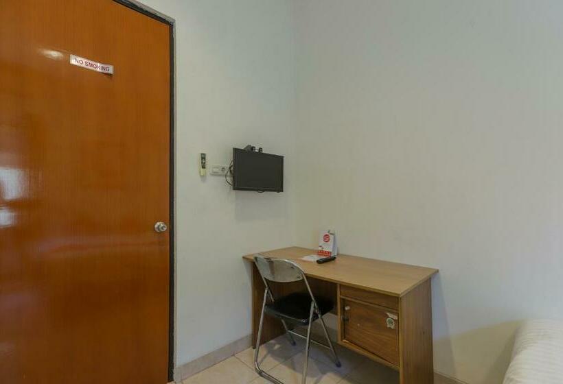 Quarto Estandar, Oyo 866 Idola Residence