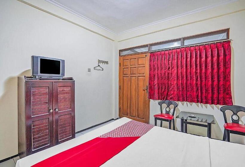 חדר דלוקס, Lie Mas Prigen Pasuruan Mitra Reddoorz