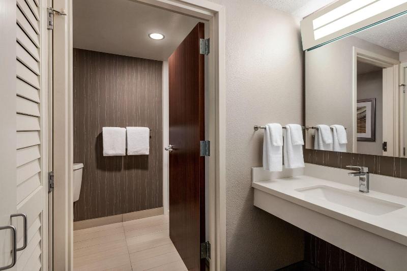 스탠다드 룸 킹사이즈 침대, Courtyard Tupelo