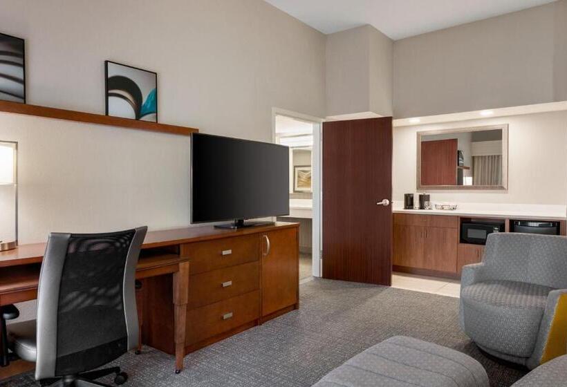 스위트 킹사이즈 침대, Courtyard Tupelo