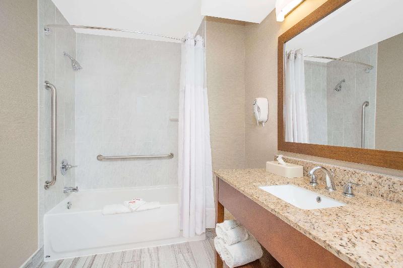 מיטת קינג בסוויטה, Ramada By Wyndham Denver International Airport