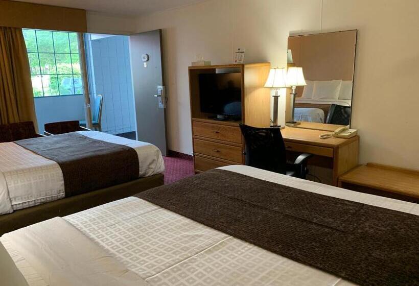 Номер Стандарт, Red Carpet Inn & Suites Ebensburg