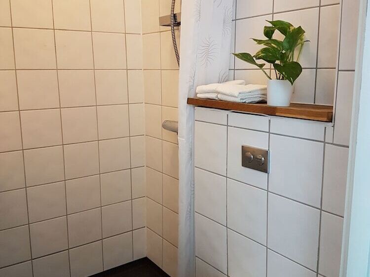 Номер Стандарт, Smålandsstenar Hotell
